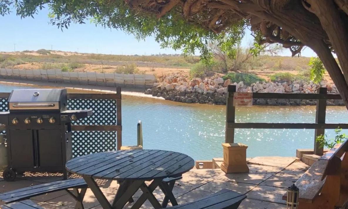Pelican Point Waterfront Resort Formerly Carnarvon Beach Retreat מראה חיצוני תמונה