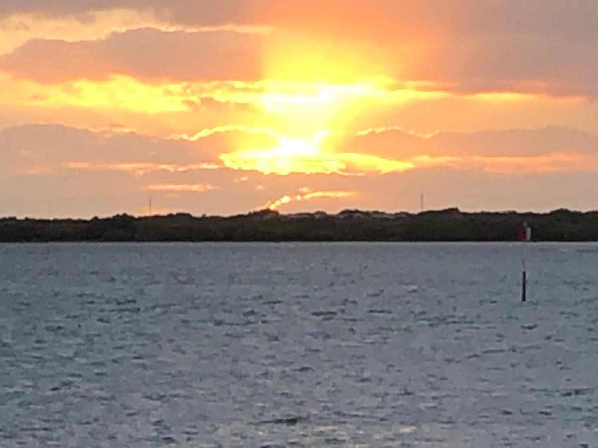 Pelican Point Waterfront Resort Formerly Carnarvon Beach Retreat מראה חיצוני תמונה